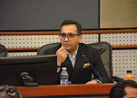 سپهری فرد کارشناس حوزه نفت مطرح کرد: جزیره کیش می تواند مرکزی برای آموزش و مطالعات حوزه نفت باشد