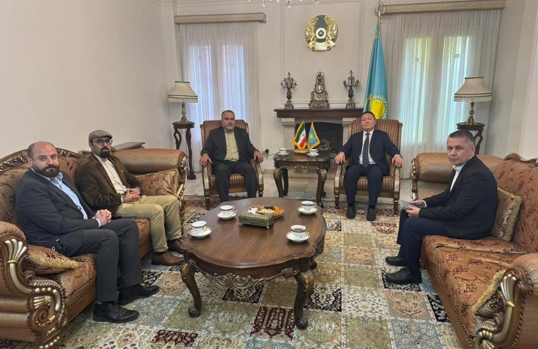 دیدار معاون فرهنگی دبیرخانه شورایعالی مناطق آزاد با سفیر قزاقستان در راستای توسعه دیپلماسی گردشگری