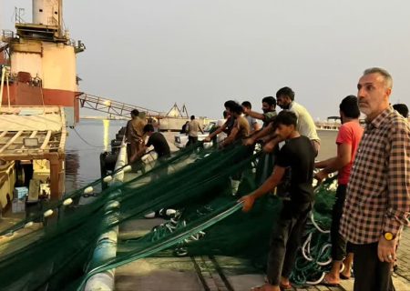 توقيف دو شناور غيرمجاز در كيش؛ كشف ۶۰۰ كيلو آبزي
