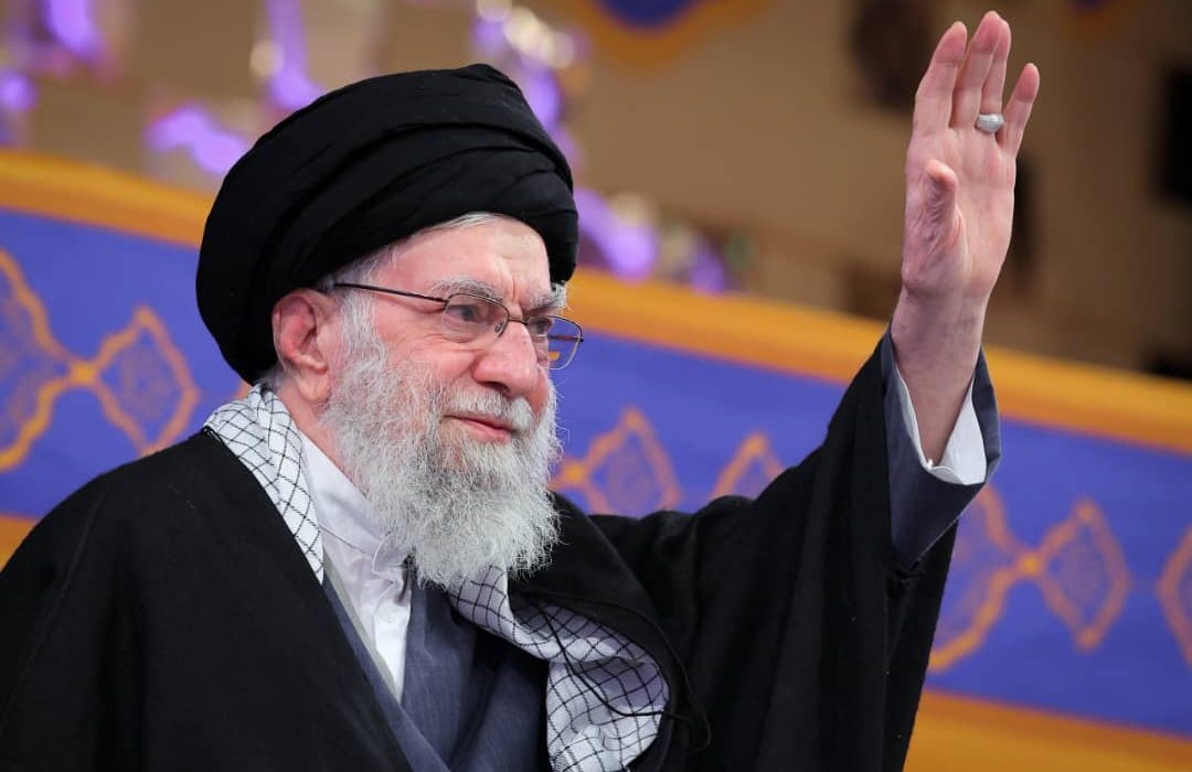 رهبر انقلاب: با معترض حرف میزنیم؛ اغتشاشگر را باید سر جایش نشاند