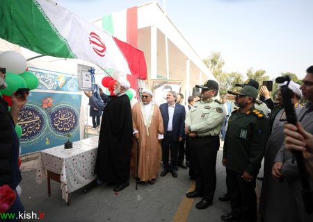 نواخته شدن زنگ انقلاب اسلامی در دبستان دخترانه فرهنگ
