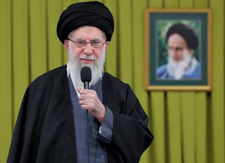 پیام رهبر انقلاب اسلامی به کنگره ملّی «شهدای غریب اسارت»