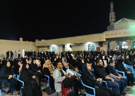 انشالله که پرچم از دست امام خامنه‌ای جوان به دست مبارکه صاحب الزمان میرسه