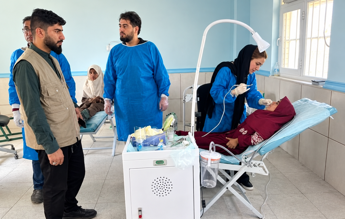 ارائه خدمات دندان‌پزشکی گروه جهادی کیش به بیش از ۳۰۰ نفر در بشاگرد هرمزگان