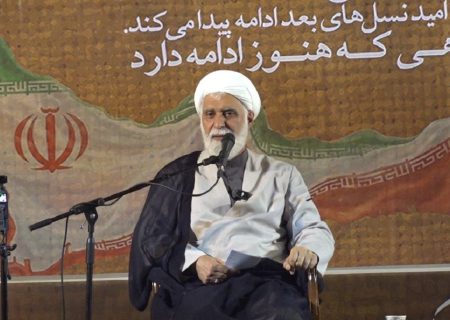 تأکید امام جمعه کیش بر نقش حضور و مقاومت مردم ایران در برابر دشمنان